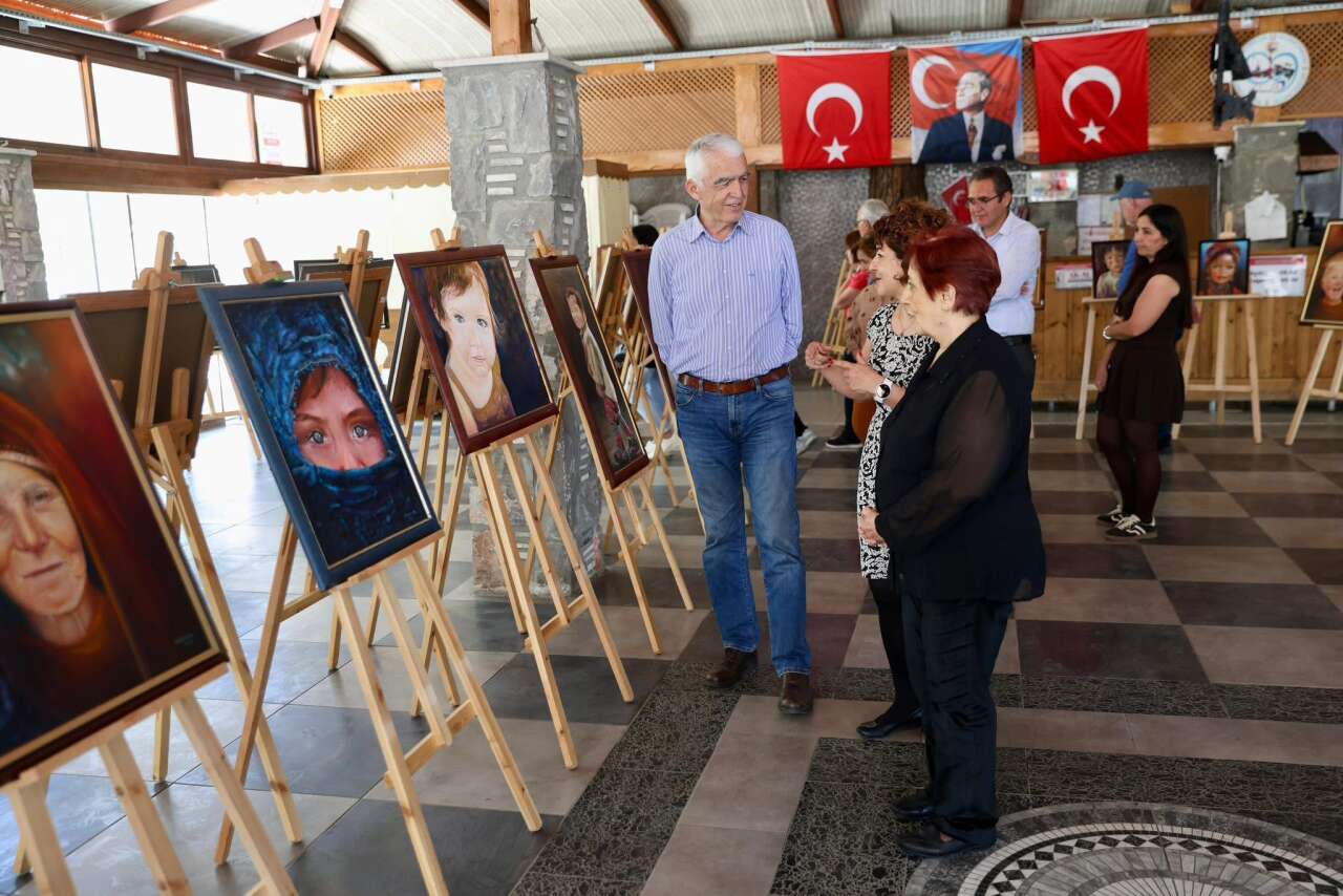 Dalaman Belediye Başkan Yardımcısı İlhan Kural, Anneler Günü’ne Özel Resim Sergisinin Açılışını Yaptı 1